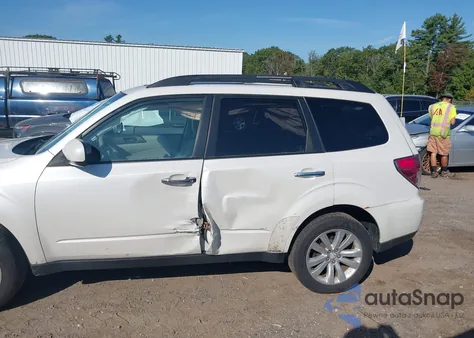 2011 Subaru Forester 2.5X Premium из США, поврежденный, VIN JF2SHADC4BH723898